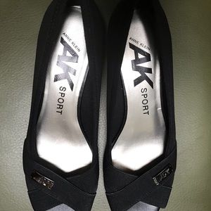 Black size 7 Anne Klein Sport very comfy shoes